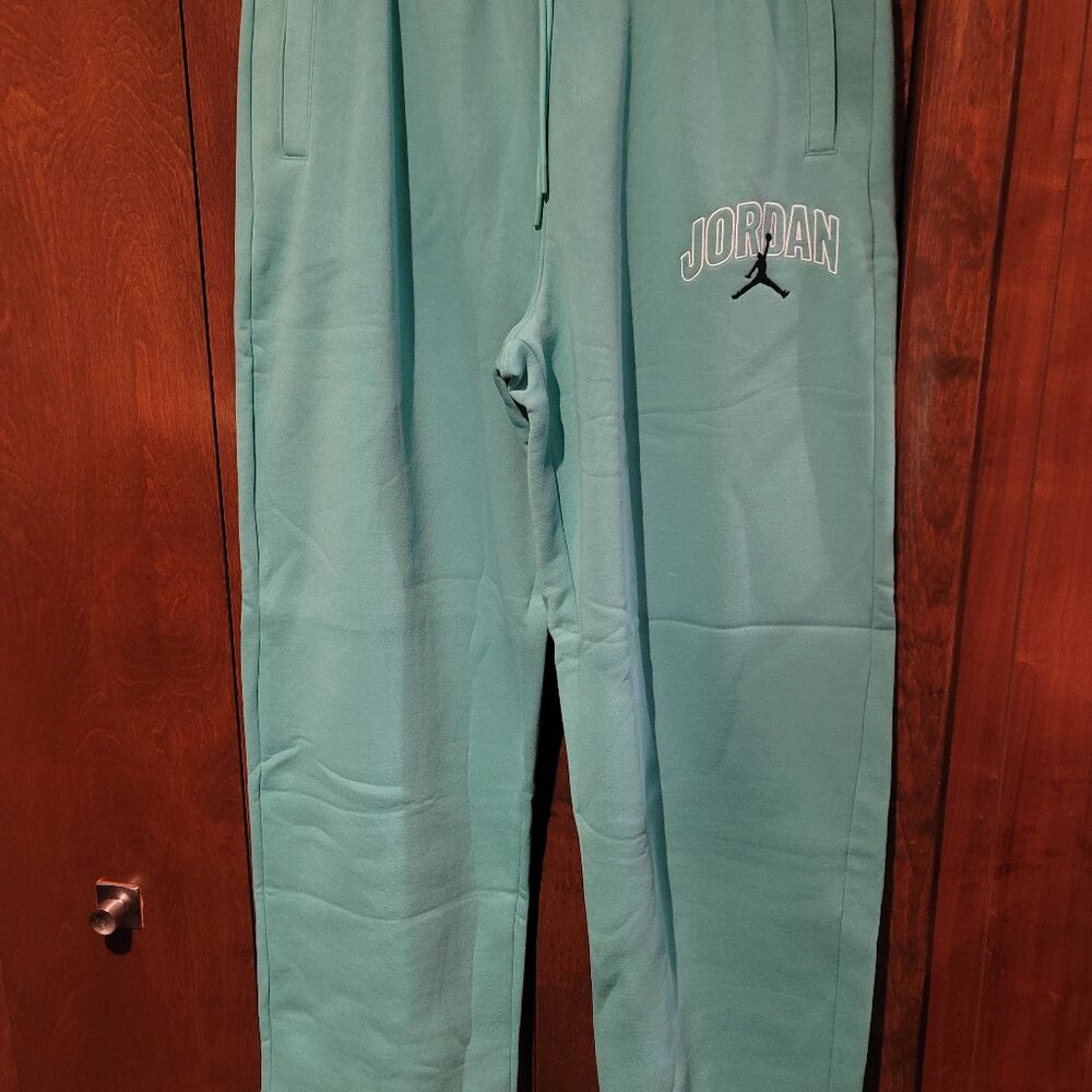 NIKE SHOES & SWEATPANT- NO ORIGINAL BOX - BRAND NEW AND NEVER USED